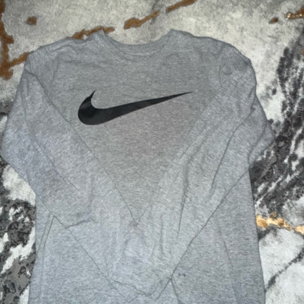 Nike Gray Long Sleeve Shirt Men’s Small.